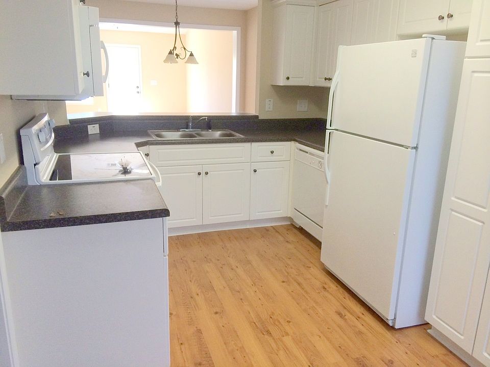 1st image of 221 Sunview Dr
