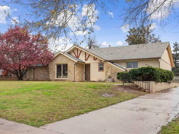 2500 Woodthrush Rd, Ponca City, OK 74604