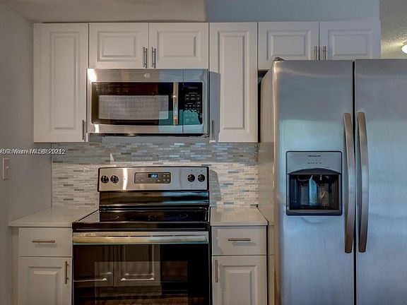 5th image of 9371 Fontainebleau Blvd APT I104