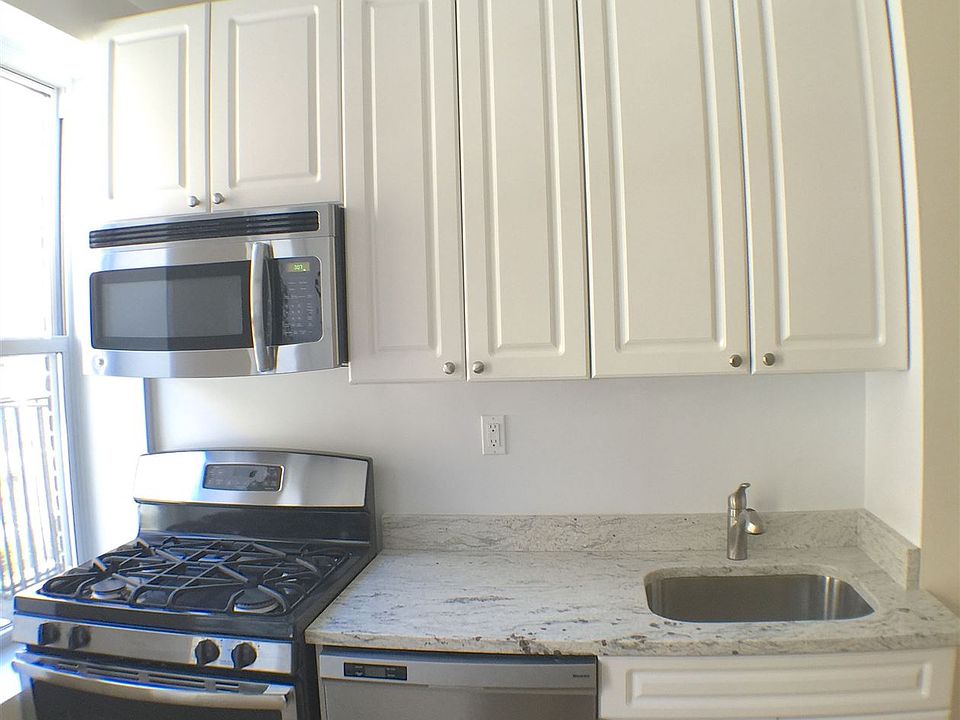 1st image of 150 E 19th St #48