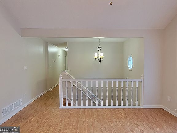 5th image of 399 Garretts Dr