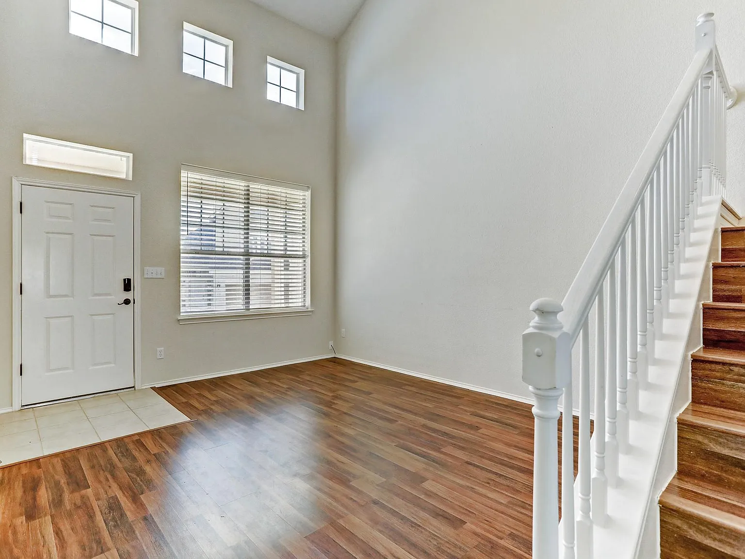 3 bed, 2.5 bath, 1540 sqft, $1,795 — Photo 3