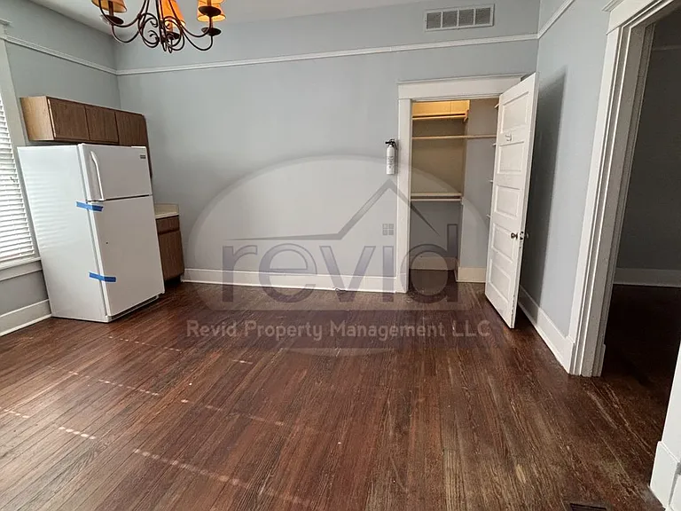 288 N. McLean Blvd — Photo 9