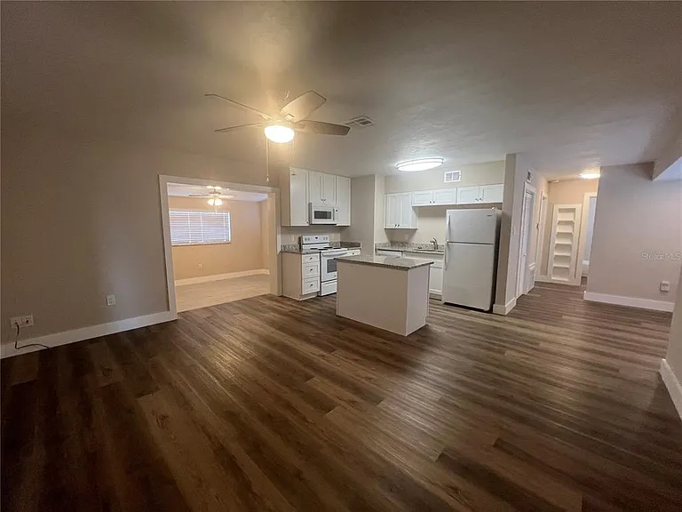 2472 Picnic St — Photo 4