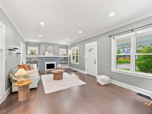 5th image of 16819 Bradgate Ave