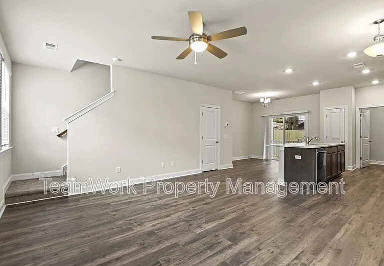 101 Langley Dr #D — Photo 4