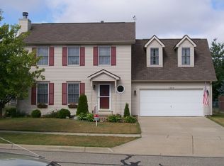 1389 Maplewood Dr, Saline, MI 48176