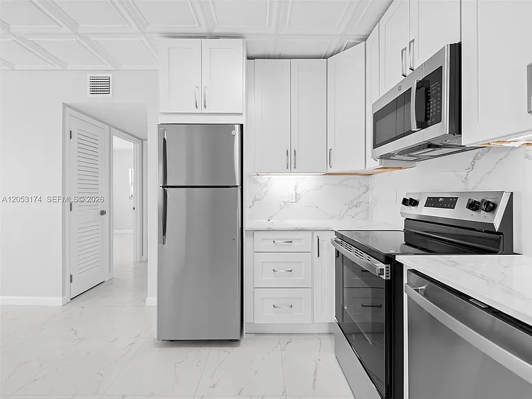 2300 NE 6th Ave #201 — Photo 3