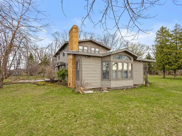 2108 Woodlawn Ln, Appleton, WI 54914