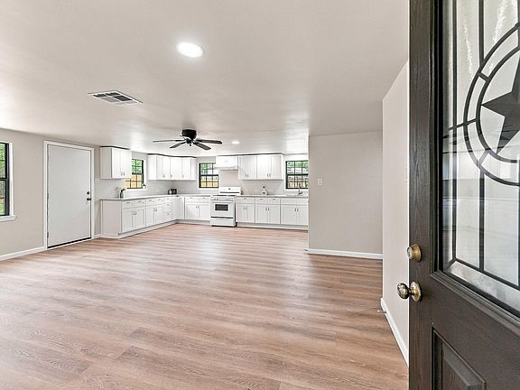 4th image of 16868 Stinson Ln