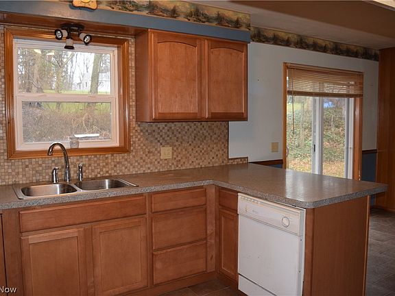 5th image of 3860 Baywood St