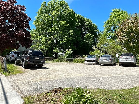 4th image of 121 Charlton St