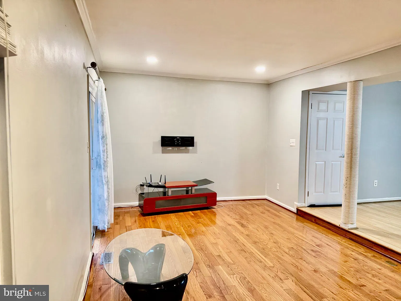 3 bed, 3.5 bath, 1280 sqft, $2,999 — Photo 4