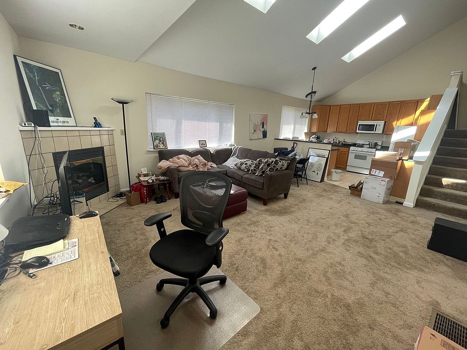 1st image of 9 Sanctuary Dr #2