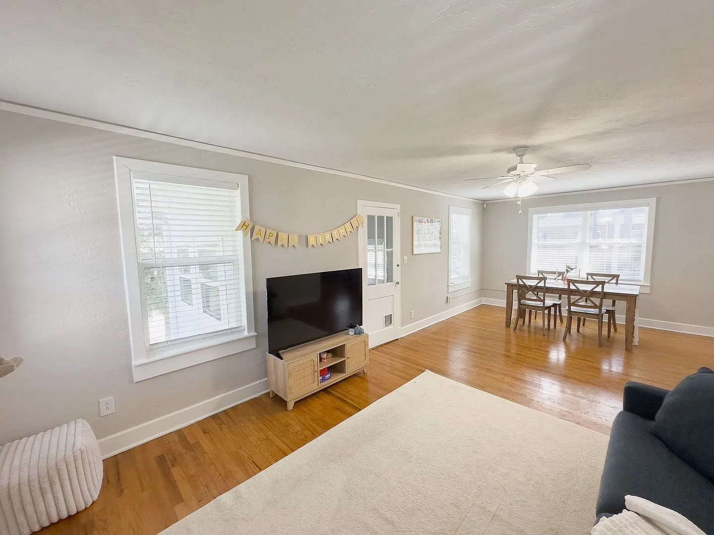 Beautifully upgraded 2br apartment 1 block from sorority row - 1006 SW 8th Ave — Photo 4