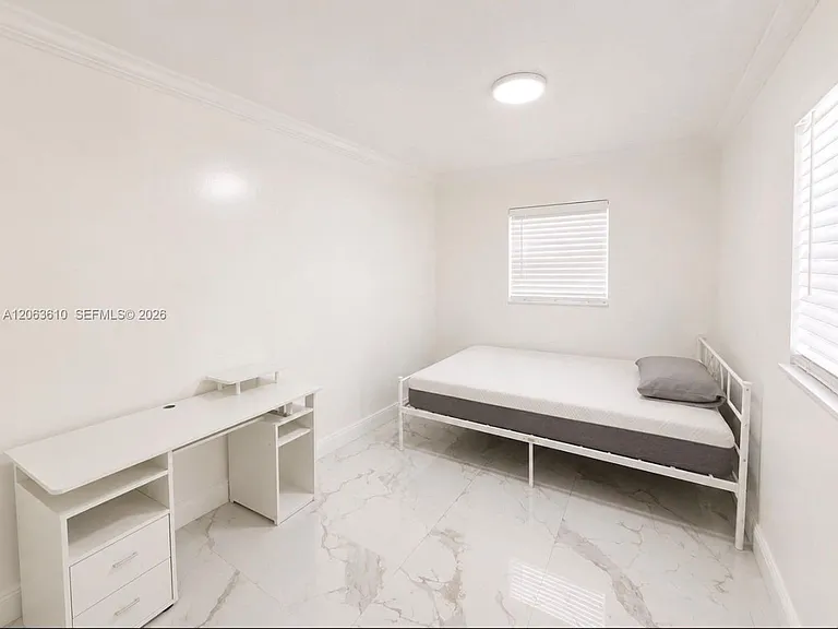 6049 SW 39th St #6049 — Photo 5