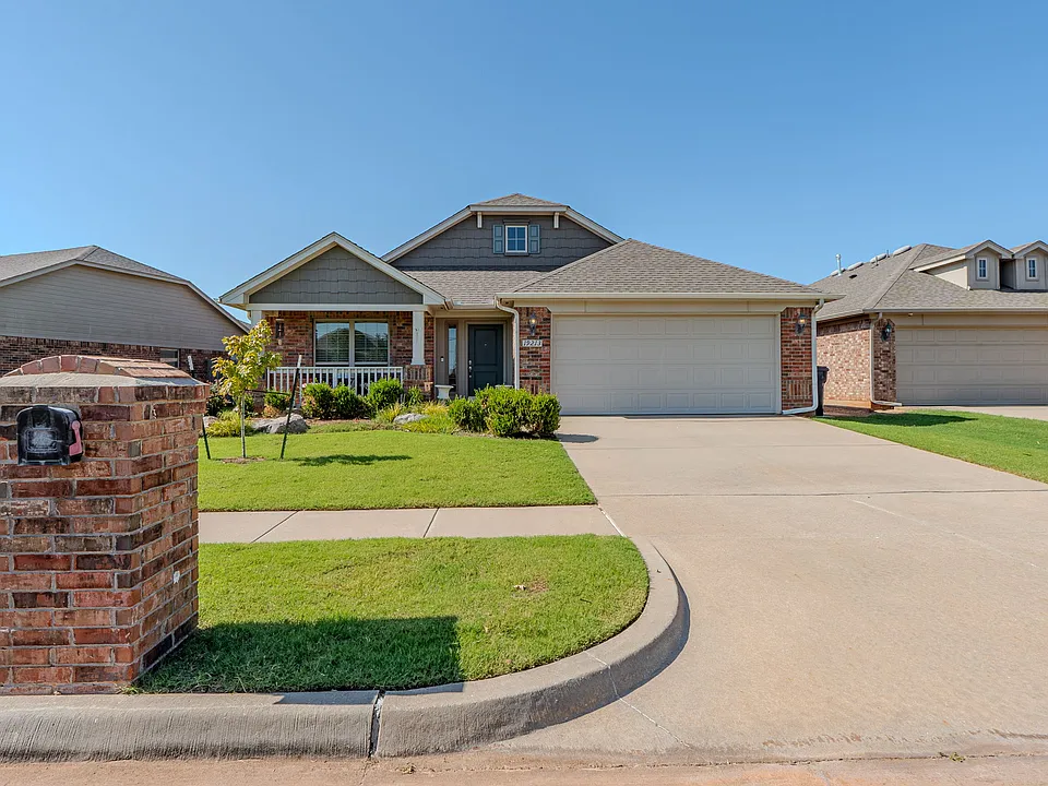 19213 Blanco Dr