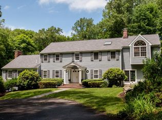 39 Stonehenge Dr, New Canaan, CT 06840
