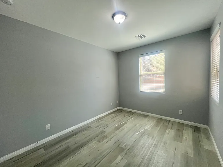 576 Glassford Ct — Photo 20