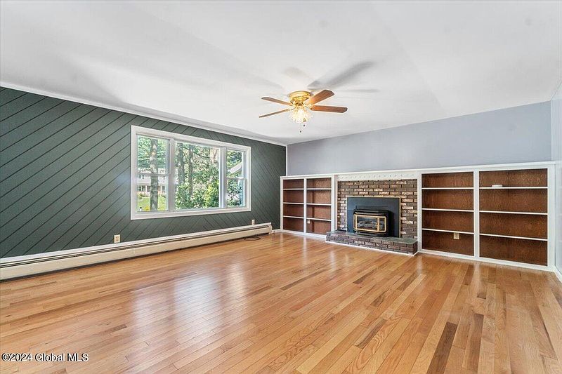 3rd image of 22 Heritage Lane