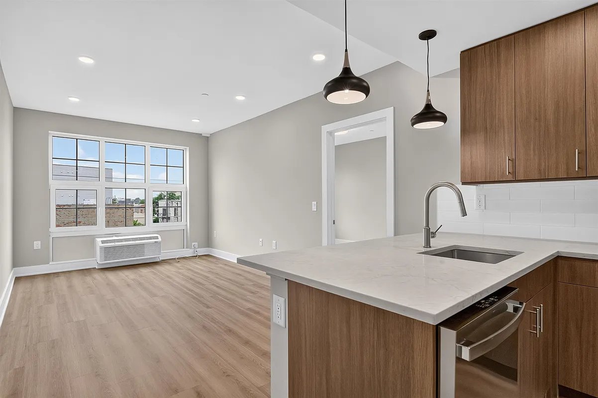 72 Vroom Street 306