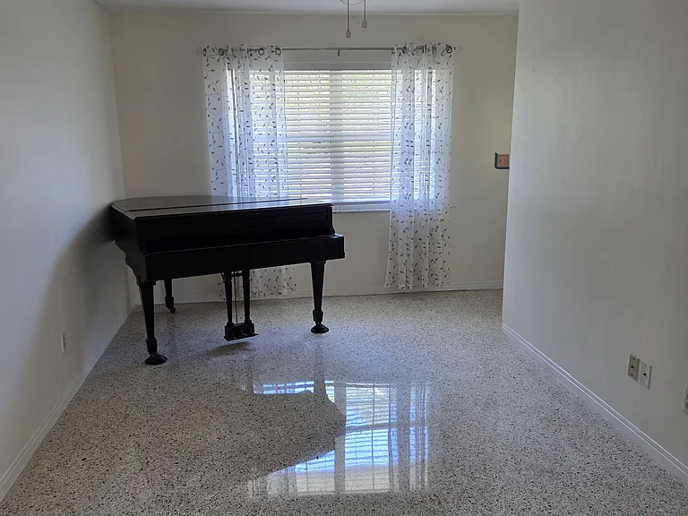 1020 19th Ave N #1 — Photo 3