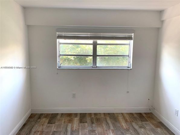 1478 NW 1st St APT 304, Miami, FL 33125