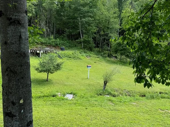 110 Grey Fox Ln, Marble, NC 28905