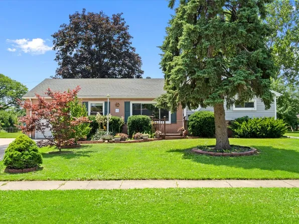 133 E Berkley Ln, Hoffman Estates, IL 60169