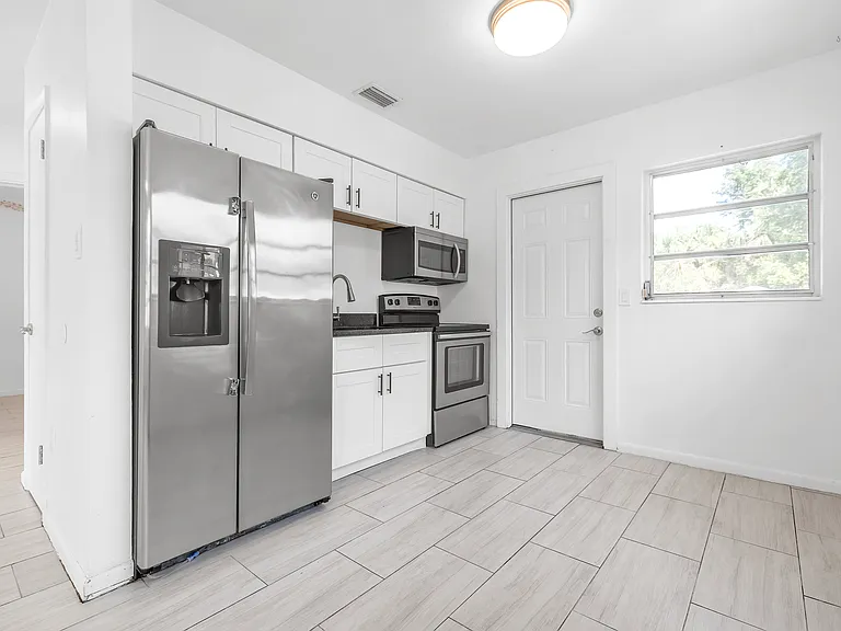 313 N Arcadia Ave #313 — Photo 5