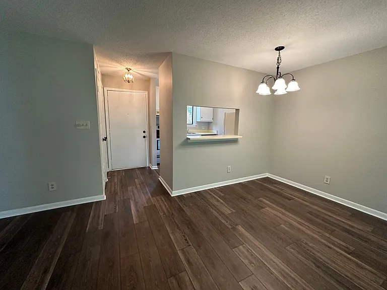 203 Driftwood Ln — Photo 9