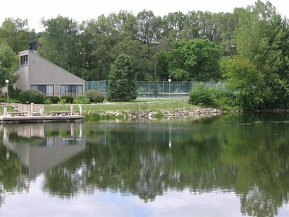 4th image of 788 Watersedge Dr