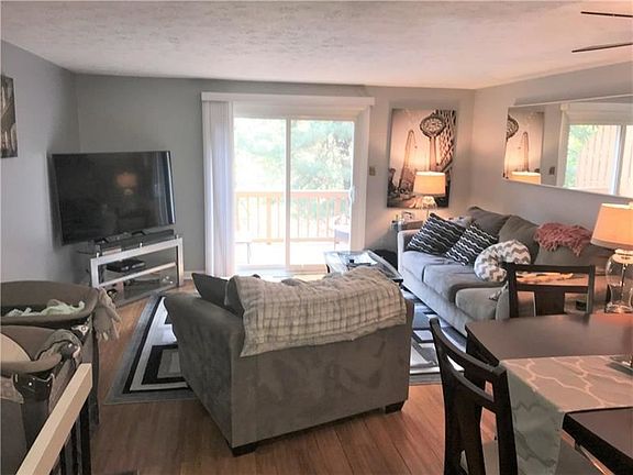 2nd image of 309 Westchester Cmns