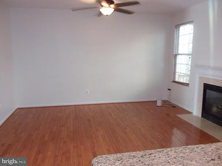25929 Kirkwood Sq — Photo 8