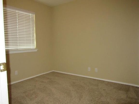 4th image of 115 Bayliss St