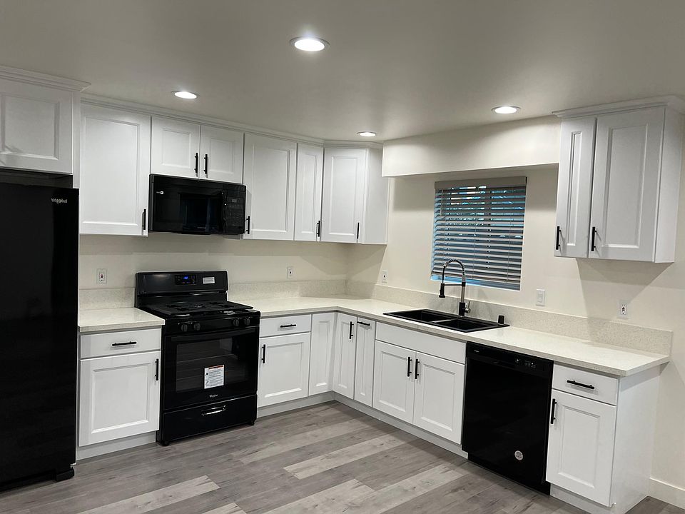 Fully updated kitchen