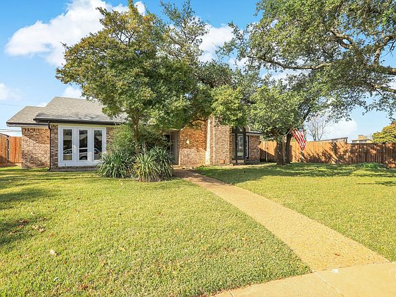2nd image of 3913 Knob Hill Dr