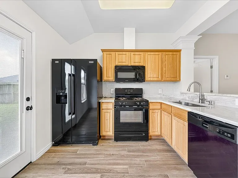 2314 Blue Star Dr — Photo 16