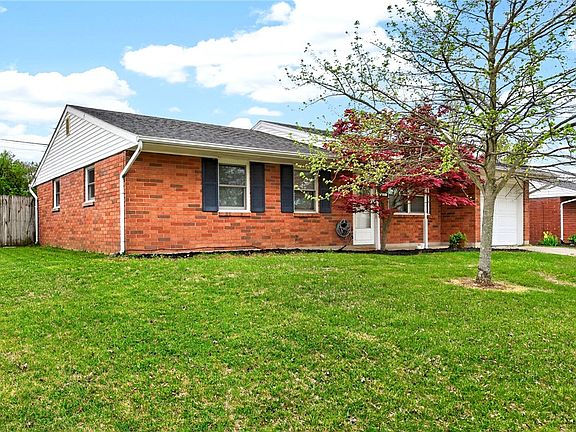 3rd image of 2812 Pinegrove Dr