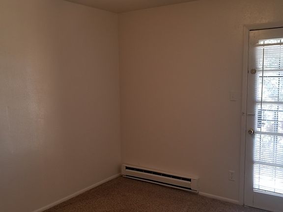3rd image of 504 Candelaria Rd NW APT 5