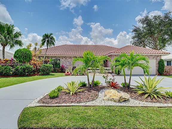 4th image of 10204 SW 1st Ct