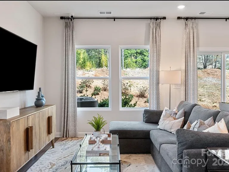 1652 Village Grove Ln — Photo 6