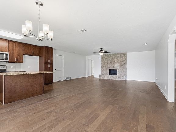 4th image of 7513 Susan Ct