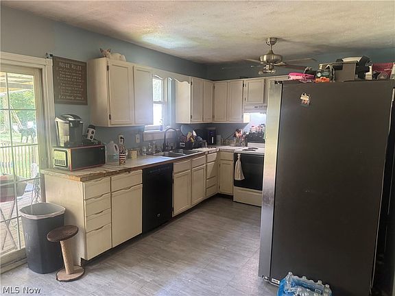 4th image of 4647 Painesville Warren State Rd NW