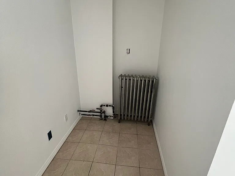 2938 Danforth Ave — Photo 17