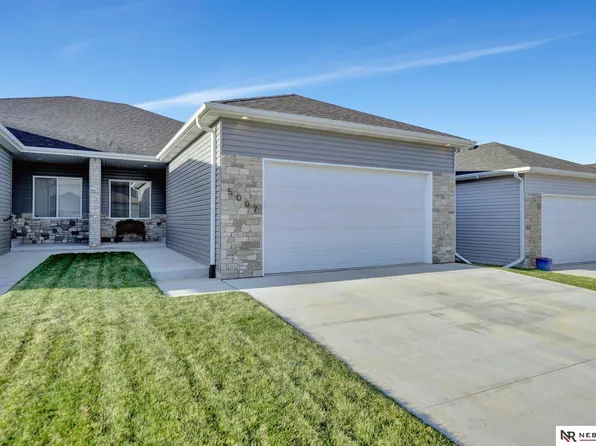 5007 W Hillsboro Dr, Lincoln, NE 68528