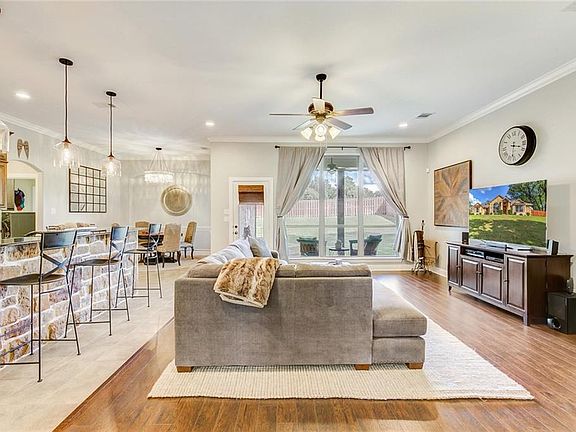 3rd image of 105 Kari Linda Ct