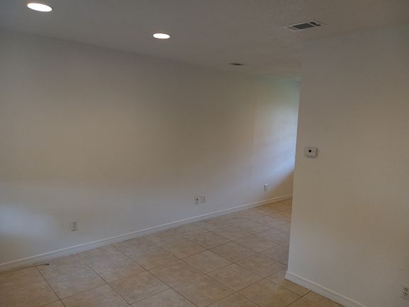 4th image of 918 Underwood Ave APT 5