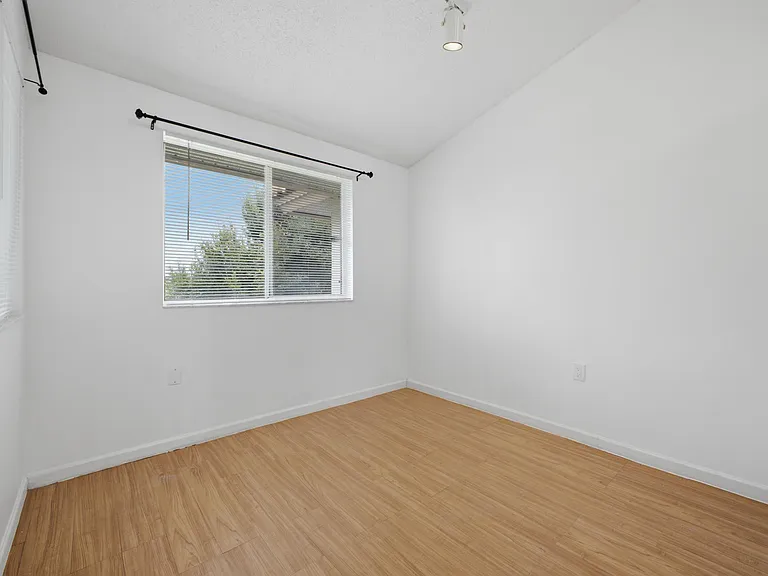 13215 Glenmoor Dr — Photo 5