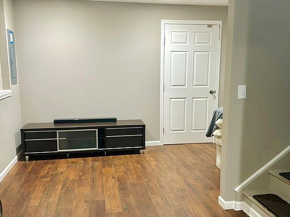 3rd image of 319 Linda Lee Ln